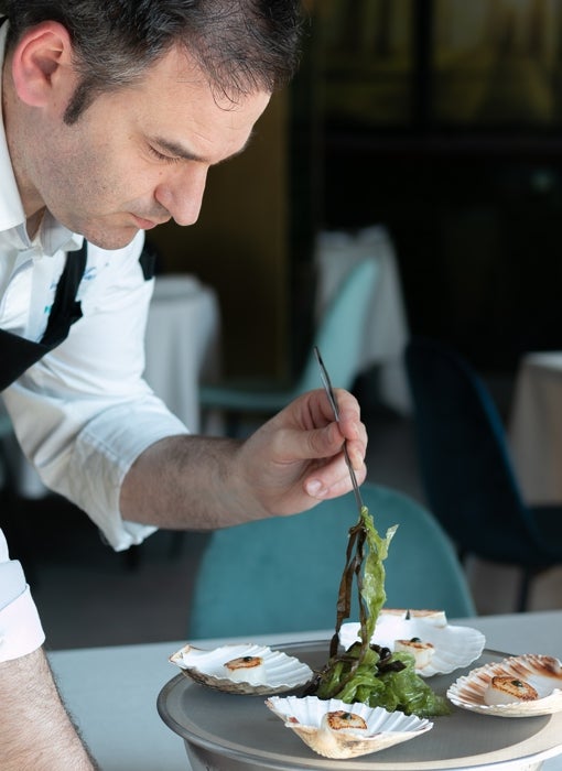 El chef Javier Marañón elaborando uno de sus platos