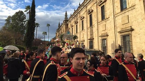 El cortejo se preparaba para la salida