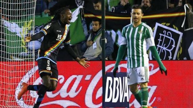 Betis-Rayo (2-2): Tres minutos le condenan a seguir sufriendo