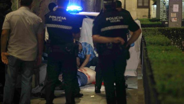 El hombre fallecido en la Plaza Nueva de Sevilla tras ser atacado con arma blanca