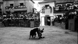 Durante muchos años, los festejos taurinos en honor del Cristo de la Sala se celebraron en una plaza de palos (Foto, Colección Antonio Pareja)