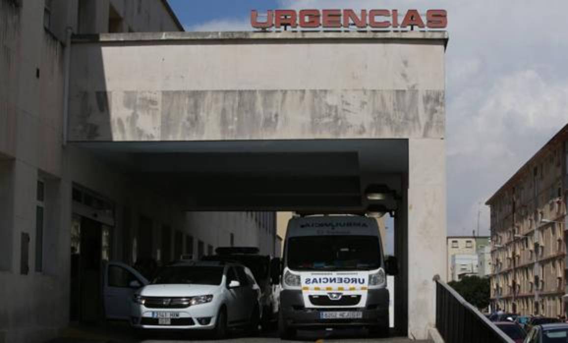 Entrada de la zona de urgencias en el hospital de la capital