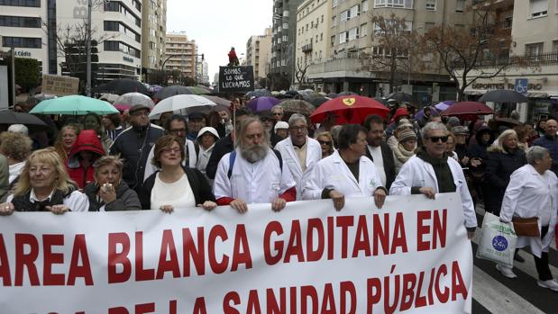 La Marea Blanca hace un balance negativo de la situación en este verano de la sanidad gaditana