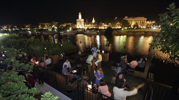 Puerto de Cuba reclama que le devuelvan ya la terraza de Río Grande en Sevilla