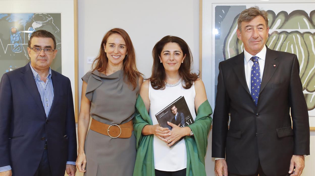 Francisco Robles, Rosa Santos, Almudena Martínez-Fornés y Santiago de León y Domecq, este lunes momentos antes del inicio del Aula de Cultura de ABC