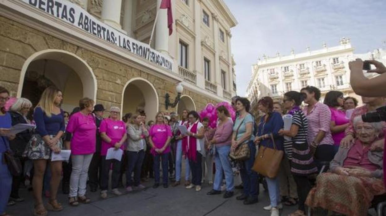 Agamama saca el rosa a la calle por el Día del Cáncer de Mama