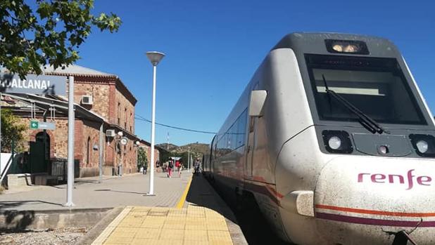 Guadalcanal se moviliza por un servicio de trenes de cercanías que frene la despoblación