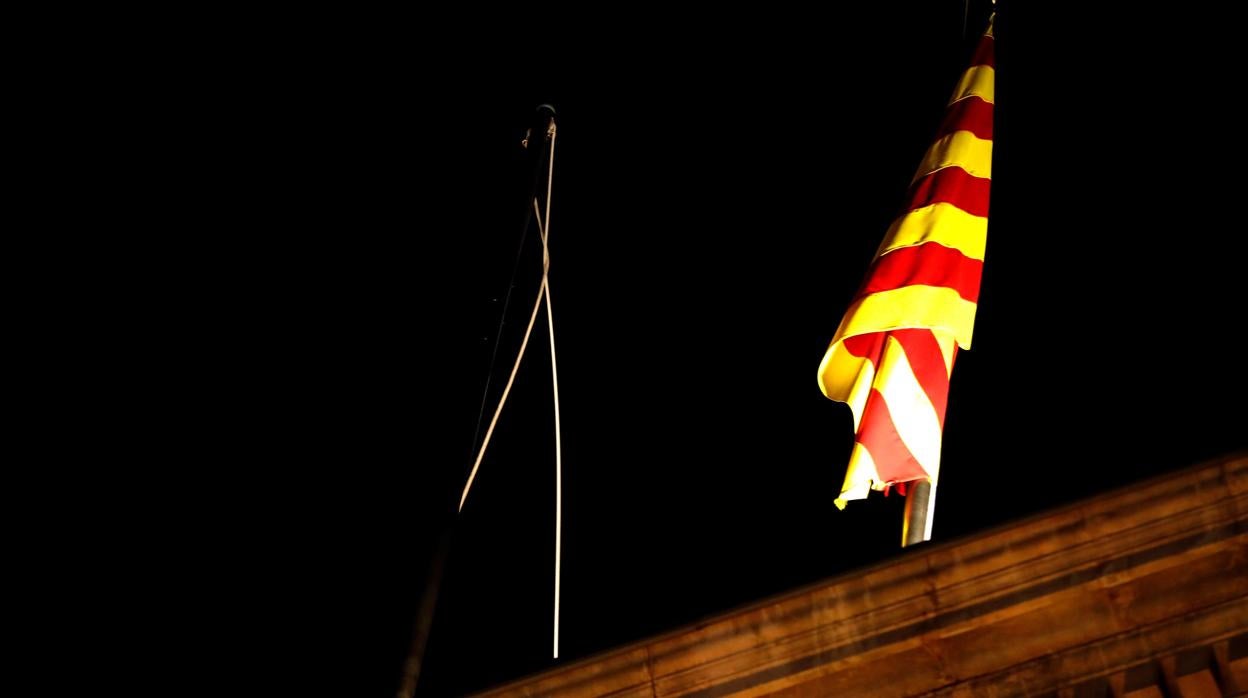 La bandera española dejó de ondear en el Palau de la Generalitat durante poco más de 15 minutos