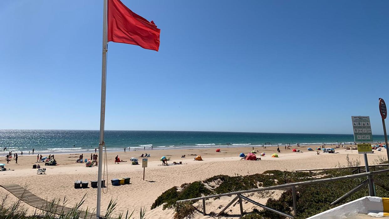 Bandera roja en El Palmar.