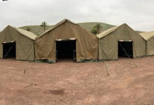 El Ejército instala un campamento con 200 literas para acoger a los inmigrantes que llegan a Gran Canaria