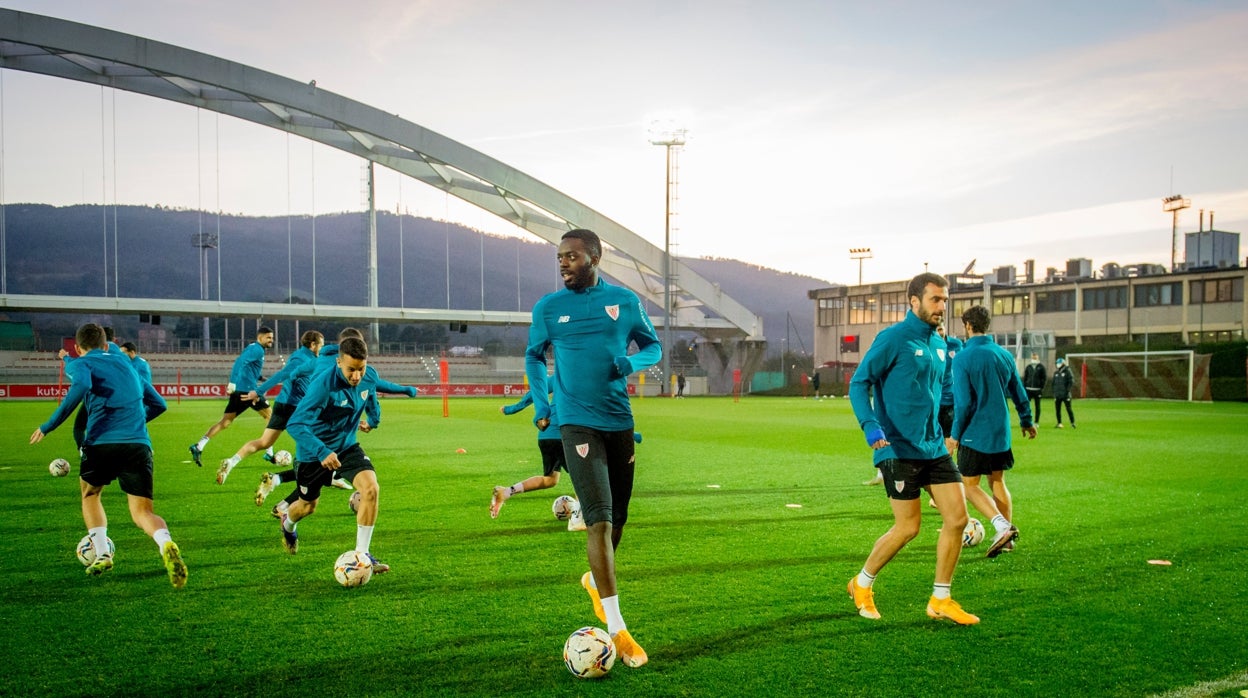 Último entrenamiento del Athletic antes de medirse al Betis en la 10ª jornada