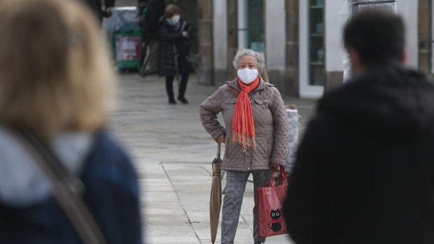 Coronavirus Galicia: los contagios bajan del millar y las UCI descienden a la situación que tenían el jueves