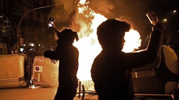 Dolors Sabater (CUP) carga contra Colau por condenar los disturbios y apoyar a las fuerzas de seguridad