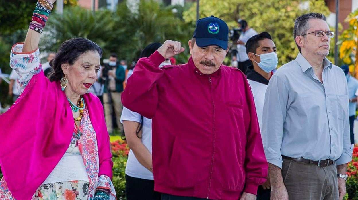 El presidente Daniel Ortega, juntoa su esposa y vicepresidenta de Nicaragua, Rosario Murillo, este miércoles en Managua