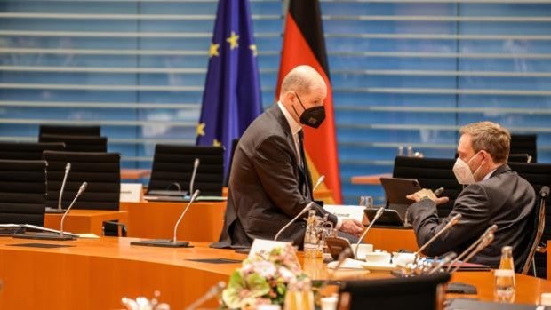 El SPD de Schulz trata de definir si está con Kiev o con Moscú