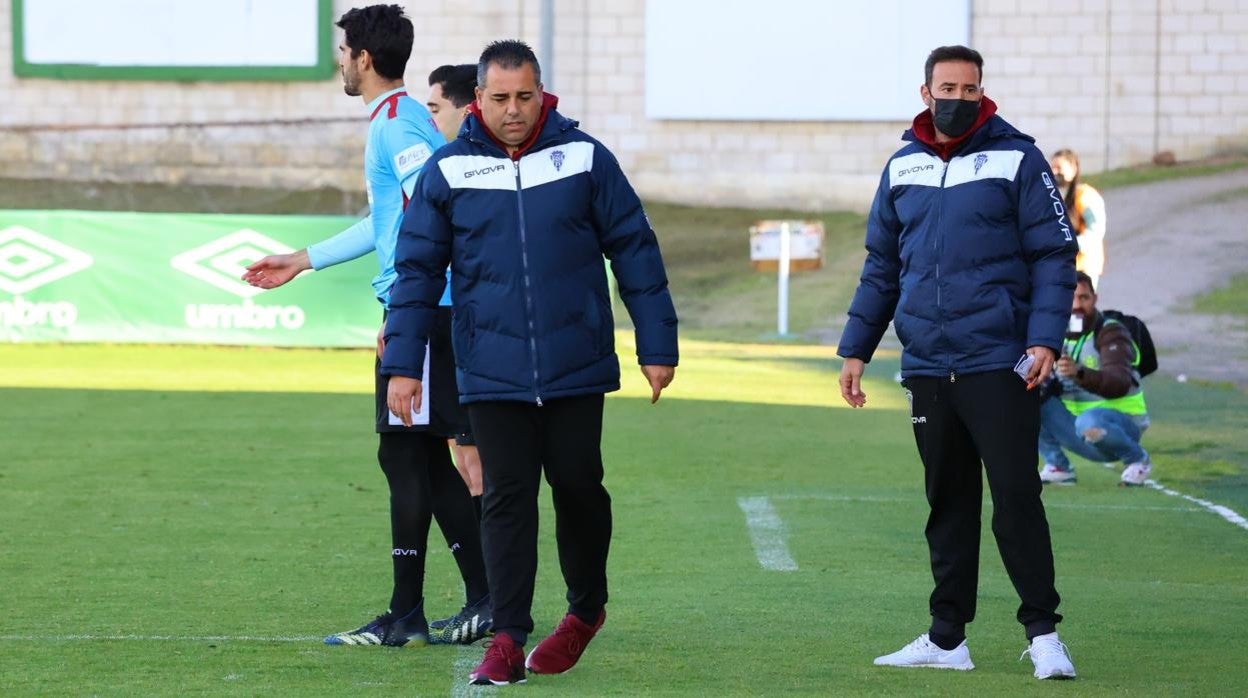 El entrenador del Córdoba CF, Germán Crespo, en la banda del Príncipe Felipe