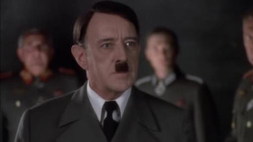 Alec Guinness es Hitler en 'Hitler: los últimos diez días'.