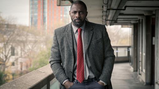 John Luther (Idris Elba), detective de la policía de Londres.