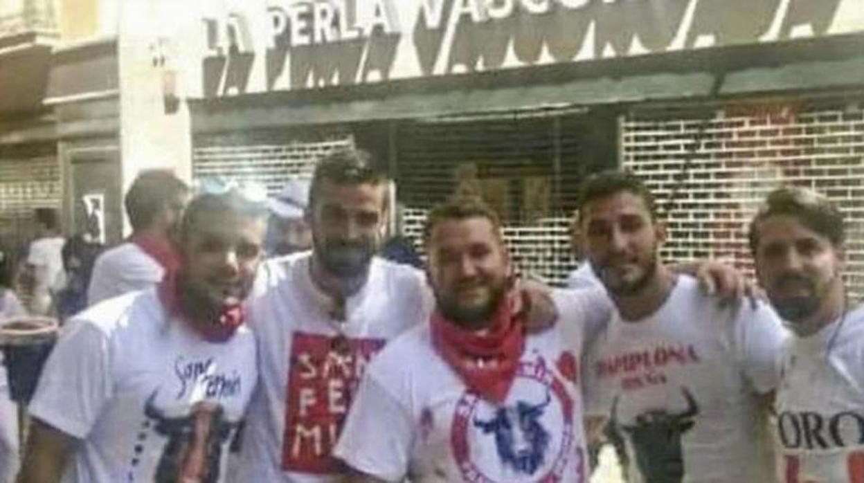 Los miembros de 'La Manada', en Pamplona.