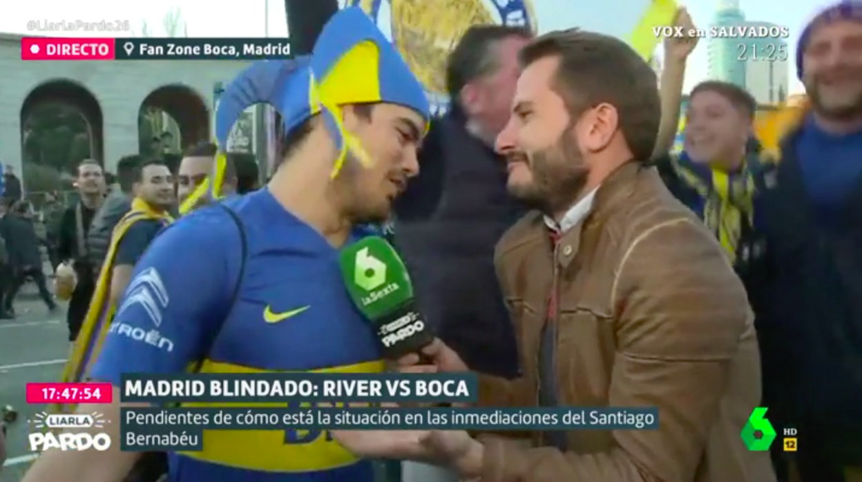 Antonio Campos, junto a los seguidores de Boca Juniors.