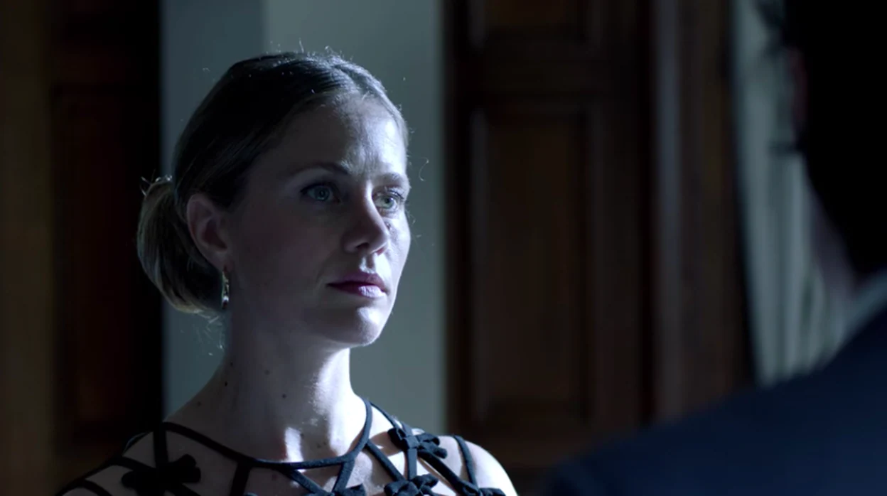 Lisi Linder, en una escena del segundo episodio de 'La víctima número 8'.