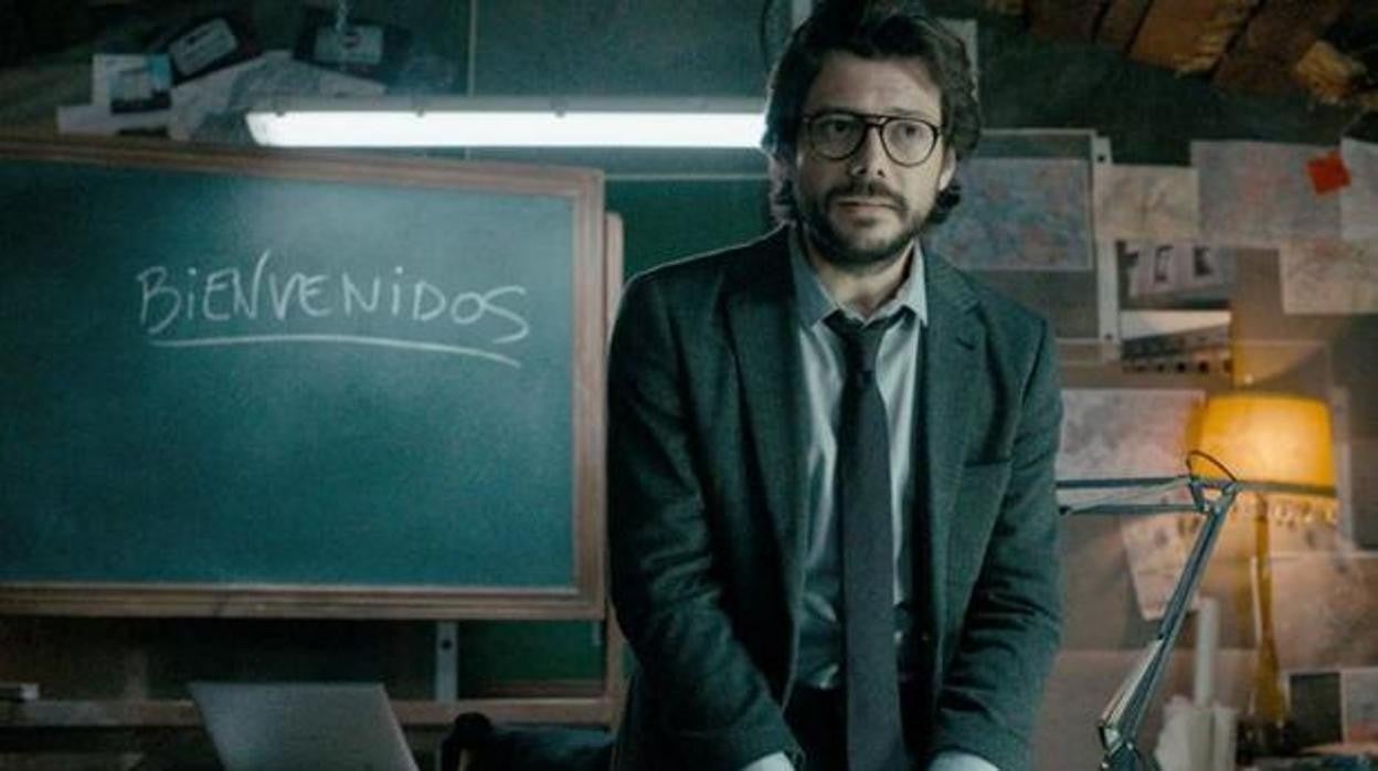 Álvaro Morte en 'La casa de papel' como 'El profesor'