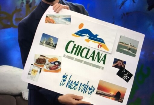 Cartel de Chiclana en el plató de 'La Resistencia'