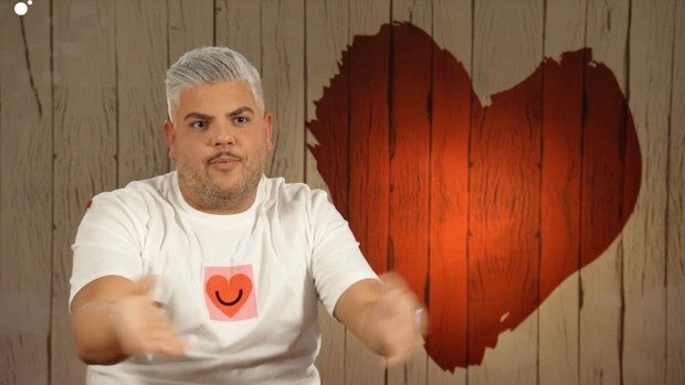 La indignación de un gaditano en 'First Dates' tras conocer que su cita no sabe dónde está Cádiz