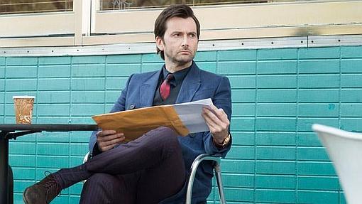 David Tennant esta perfecto en su papel, pero este es demasiado flojo y absurdo