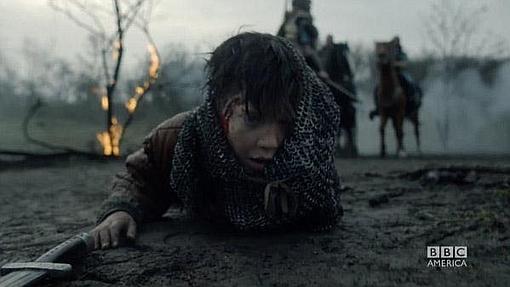 Cabezas cortadas, niños apaleados, jóvenes fornicando en una iglesia mientras se corona a un rey... todo eso y más podrás encontrar en «The Last Kingdom»