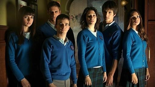 Una jovencísima Ana de Armas junto al resto de compañeros de «El Internado»