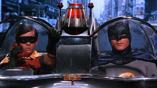 Batman y Robin en el Batmóvil