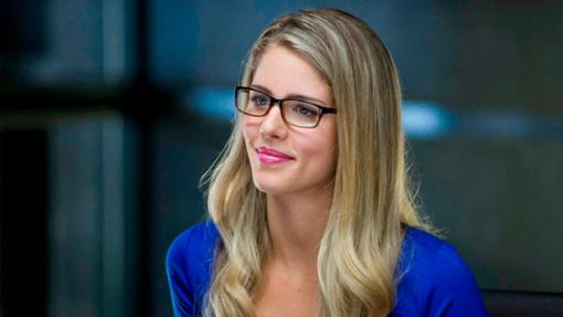 Emily Bett Rickars como Felicity Smoak