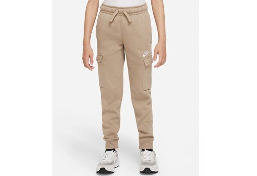 El fleece ofrece un tacto muy suave y agradable que da mucha comodidad a estos pantalones largos. / Nike