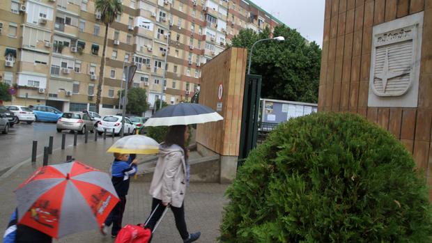 Entrada del colegio Altair, al que la Junta de Andalucía ha comunicado su intención de retirarle el concierto por razones ideológicas