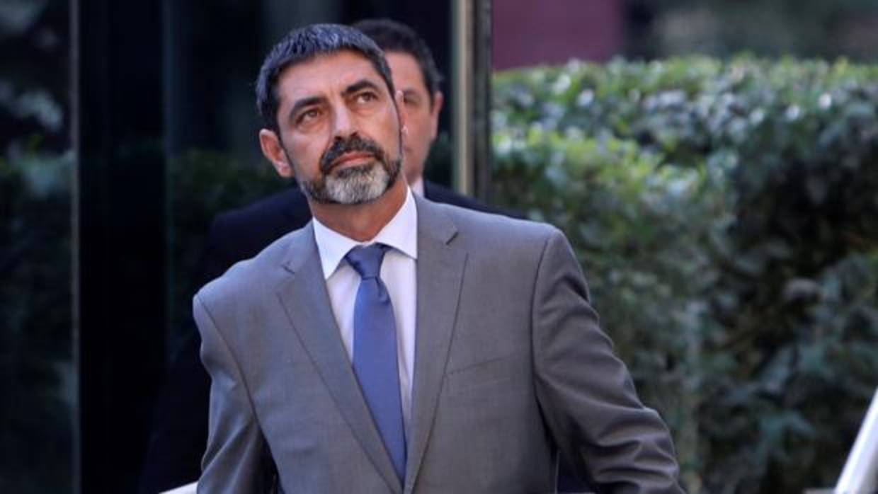 El mayor de los Mossos d'Esquadra, Josep Lluis Trapero, sale de la Audiencia tras prestar declaración