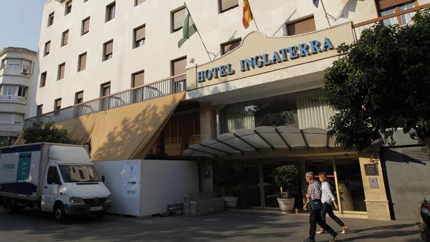 Fachada del hotel Inglaterra, en la Plaza Nueva