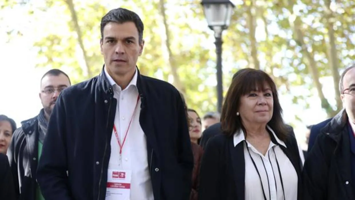 El secretario general del PSOE, Pedro Sánchez, y la presidenta, Cristina Narbona