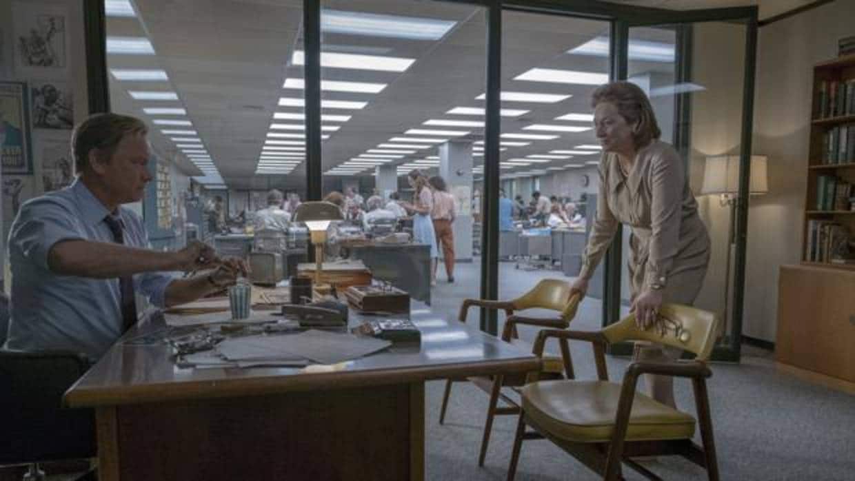Fotograma de la película «Los archivos del Pentágono», con Tom Hanks y Meryl Streep en la redacción de «The Washington Post»