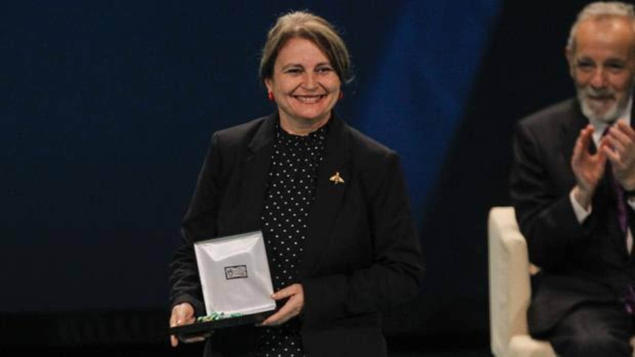 Elvira Roca recibe la Medalla 28F en el Día de Andalucía
