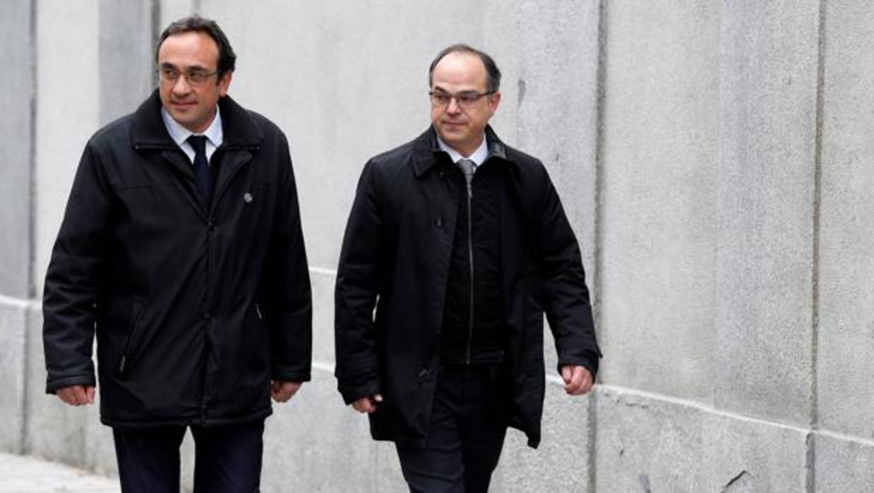 Jordi Turull (derecha) y Josep Rull, a su llegada al Tribunal Supremo donde este viernes el juez Pablo Llarena comunicó el auto de procesamiento a los investigados en el «procés»