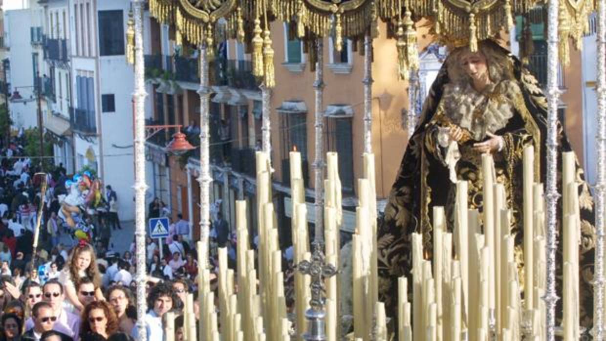 La Virgen de la Estrella, en un momento de su estación de penitencia