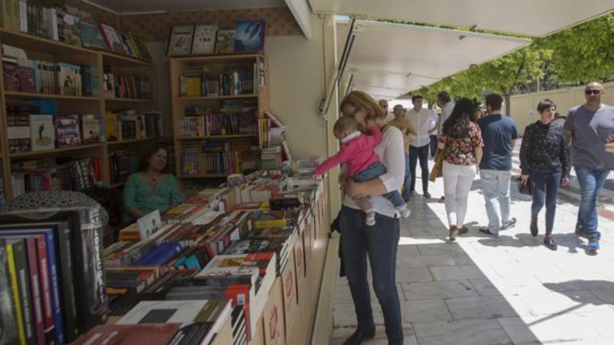 Ambiente en la pasada edición de la Feria del Libro de Sevilla