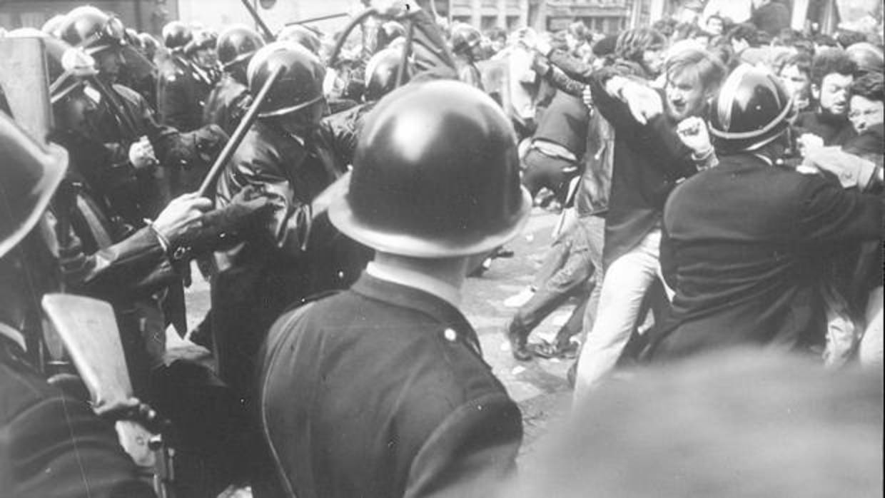 Imagen de la manifestación de estudiantes en París en Mayo del 68