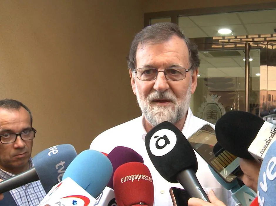 Rajoy atiende a los medios de comunicación en Santa Pola