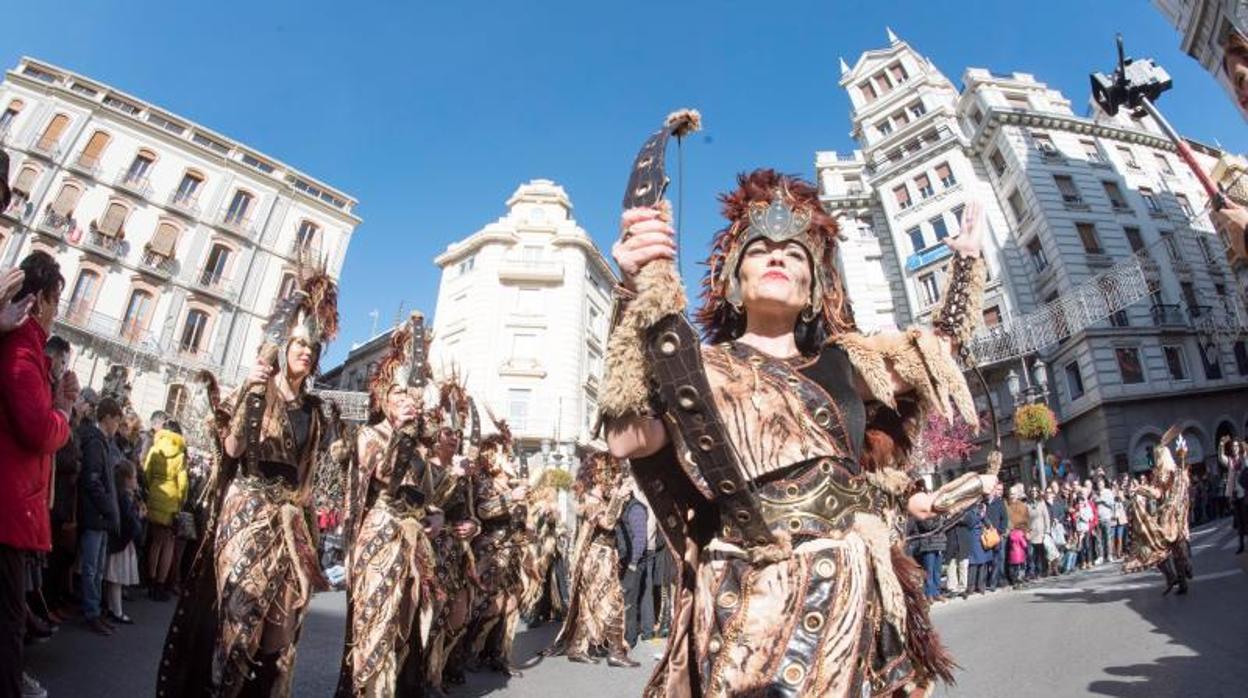 Desfile de la fiesta de Moros y Cristianos en Granada