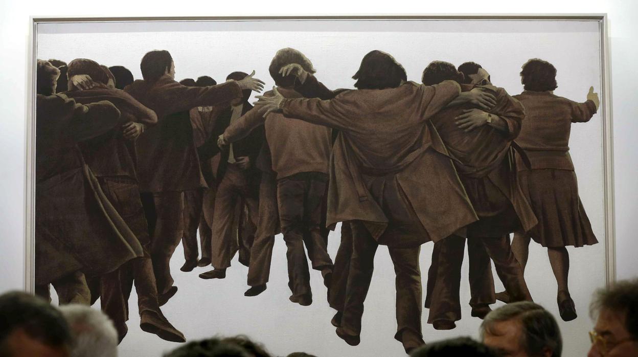«El abrazo», pintado por el artista Juan Genovés en 1976 y considerado uno de los símbolos de la Transición