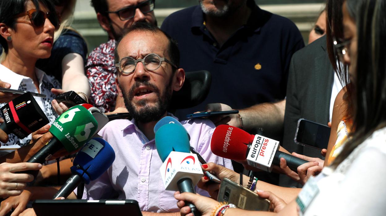 Pablo Echenique hace declaraciones a la prensa tras la mesa fiscal entre el Gobierno y Podemos