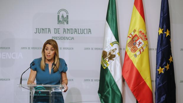 La presidenta de la Junta, Susana Díaz, se dirige a los periodistas el pasado lunes para anunciar el adelanto de las elecciones andaluzas