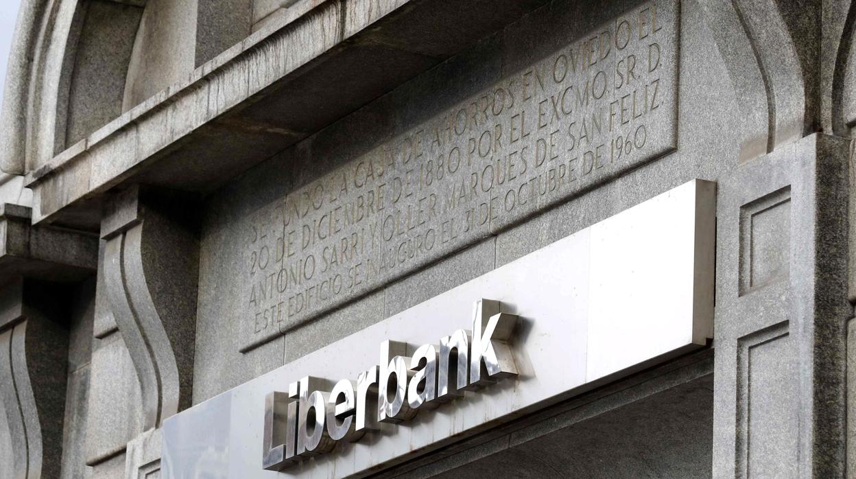 Unicaja, de «novia» del Popular a pretender a Liberbank